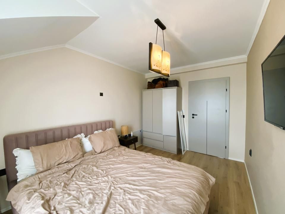 Duplex cu 4 camere 2 bai si curte libera 200 mp in Cisnadie – fotografia 12 din 19