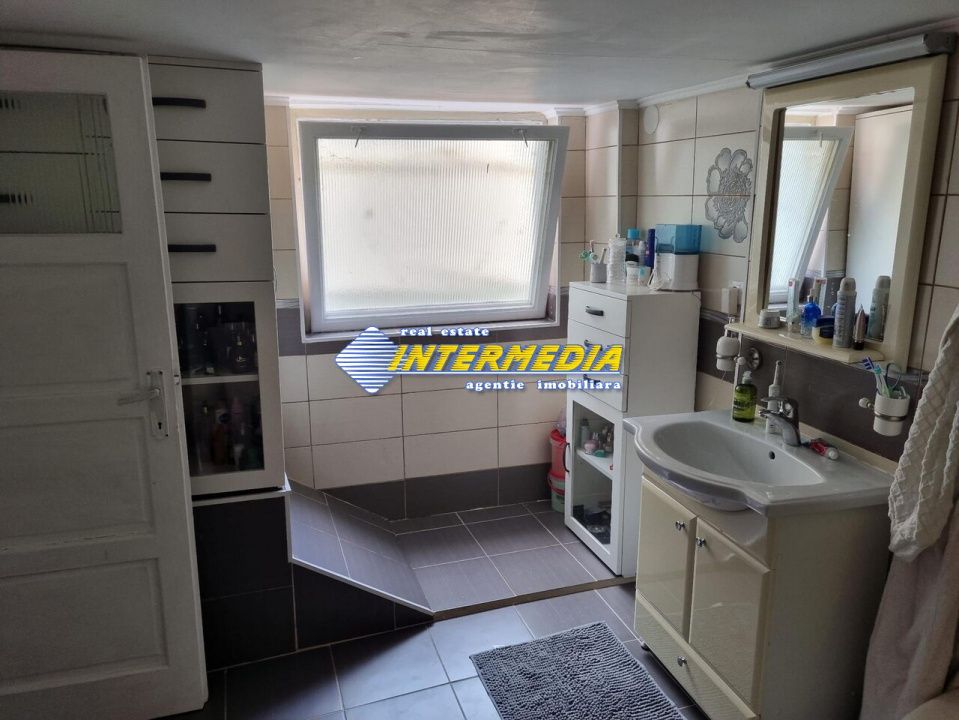 Casa P+E de vanzare recent renovata in Centru cu 680 mp teren – fotografia 32 din 35