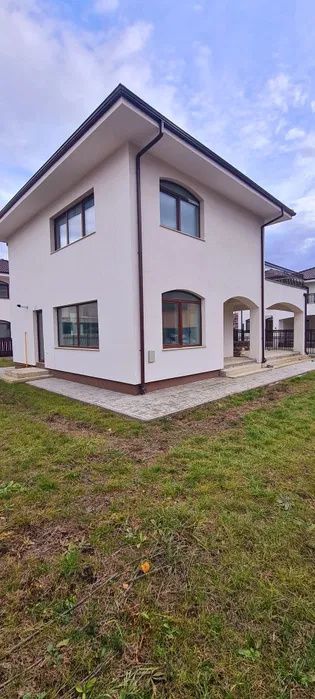 Case individuale noi, teren 380–400 mp, garaj și 3 băi | Dezmir – fotografia 2 din 10