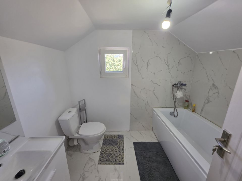 Oportunitate! Casa la sol cu pod amenajat, 4 camere, mobilata utilata, Valu Tr! – fotografia 10 din 12