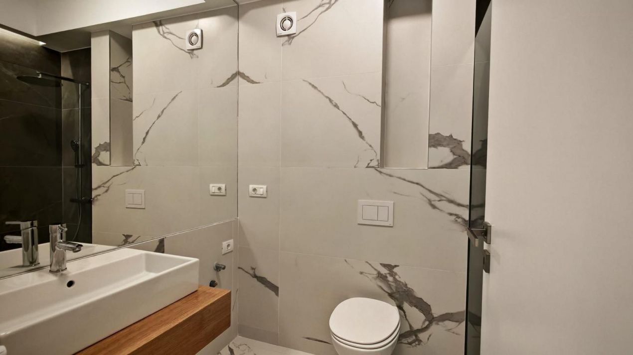 Studio spațios cu balcon mare și vedere laterală la mare în Tomis Vila – fotografia 3 din 15