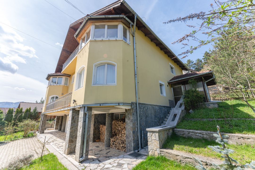 Vilă tip duplex în mijlocul naturii | 6 camere | Garaj, terasă și 5 dormitoare – fotografia 4 din 17