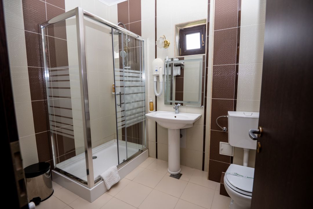 Hotel Miky Arad de vanzare | Investitie cu utilizari multiple | 42 camere cazare – fotografia 29 din 66