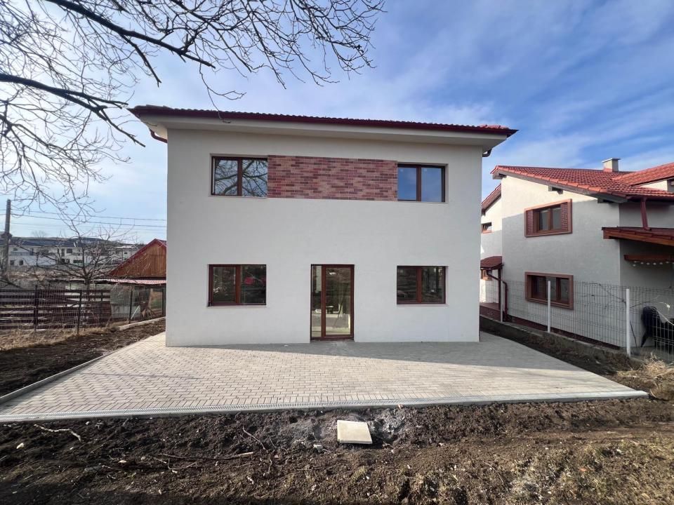 Casă individuală 4 camere, teren 700 mp-Dezmir – fotografia 2 din 6