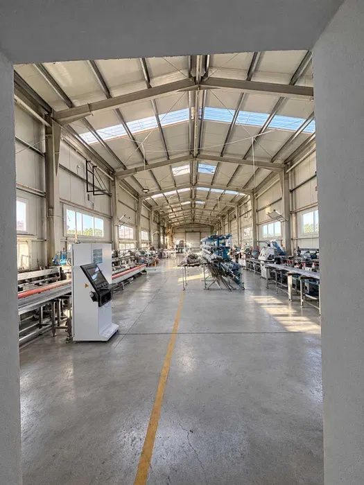 Showroom, birouri și hală de producție Floresti 1.350 mp | Teren 4.300 mp | E60 – fotografia 7 din 20