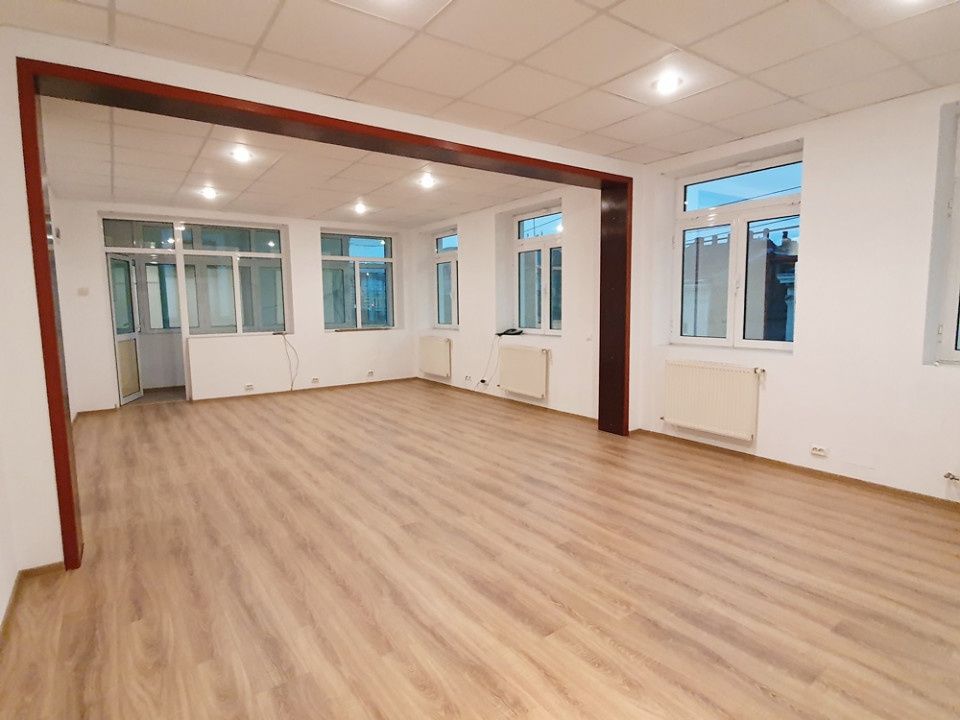 Sediu Firma 353mp Calea Calarasilor | Acces Separat si Terasa Rooftop – fotografia 3 din 11