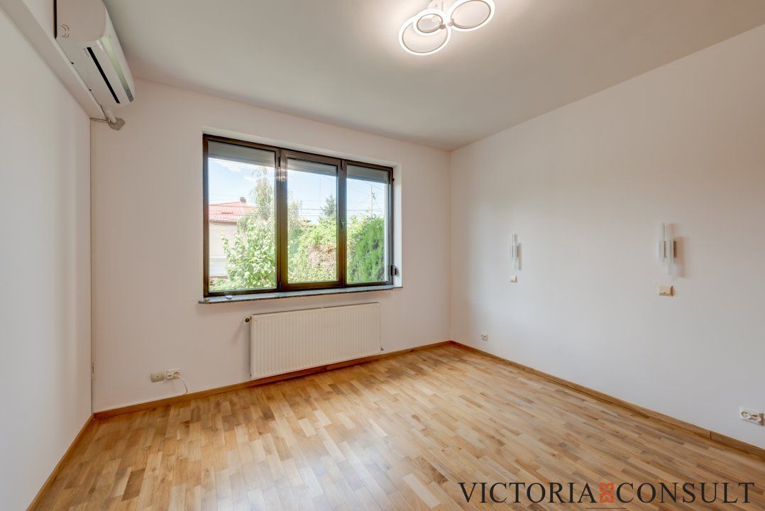 Parter in Vila, Panouri Fotovoltaice, Parcare si Curte Superba de 174 mp – fotografia 9 din 25