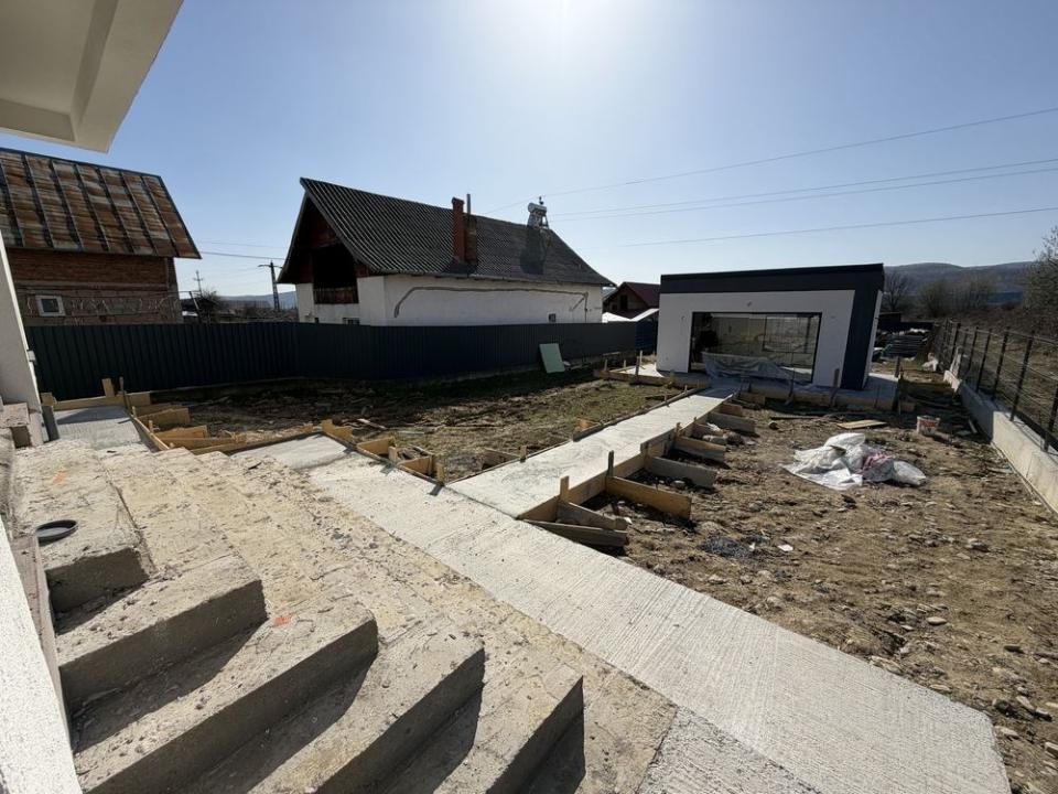 CASĂ MODERNĂ LA CHEIE în Curtea de Argeș | 1.000 MP TEREN | 4 camere + Anexe – fotografia 5 din 7