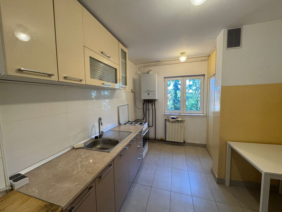 Închiriere apart. cu 3 camere mobilate, zona Cipariu – fotografia 2 din 9