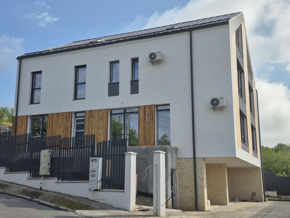 Duplex 240 mp utili, zona linistita cu priveliste deosebita, Dambul Rotund – fotografia 3 din 9
