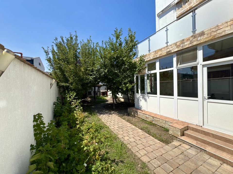 Vila individuala versatila de inchiriat in Otopeni-Odai, 8 camere, 5 bai – fotografia 3 din 19