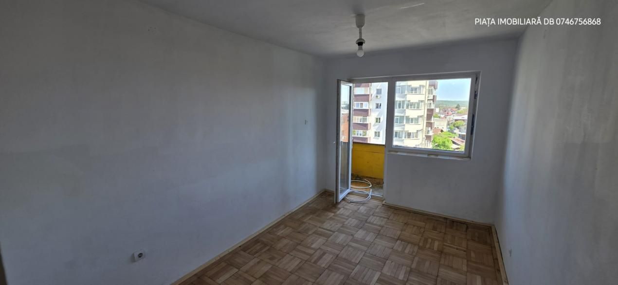 Apartament 4 Camere – Vedere Panoramică pe 2 zone diferite – Zona Piața 1 Mai – fotografia 7 din 12