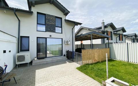 Duplex cu 4 camere 2 bai si curte libera 200 mp in Cisnadie