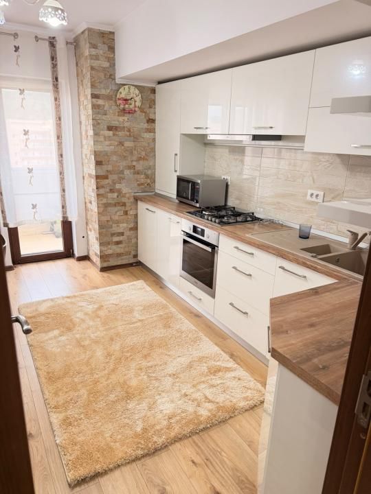 Apartament de inchiriat 2 camere Central Lift Piața Simian – fotografia 1 din 10