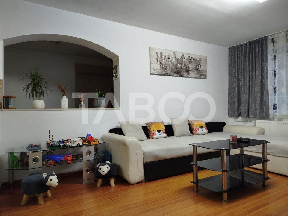 Casa de vanzare  cu garaj si curte 147 mpu in Sura Mare Sibiu – fotografia 2 din 11