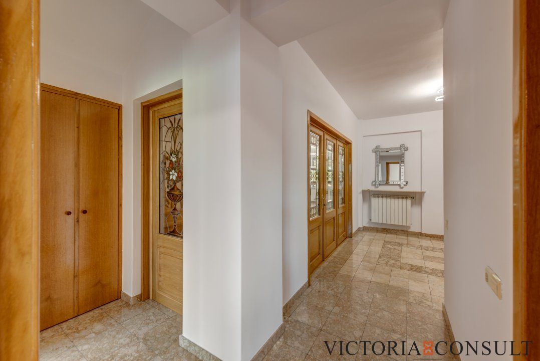 Sediu de firmă cu personalitate | Vilă, grădină, terasă, 3 parcări | 1 Mai – fotografia 6 din 25