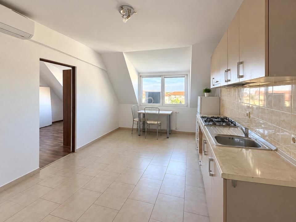 Apartament 3 camere, open space, zona Lipovei -Thalia – fotografia 1 din 11