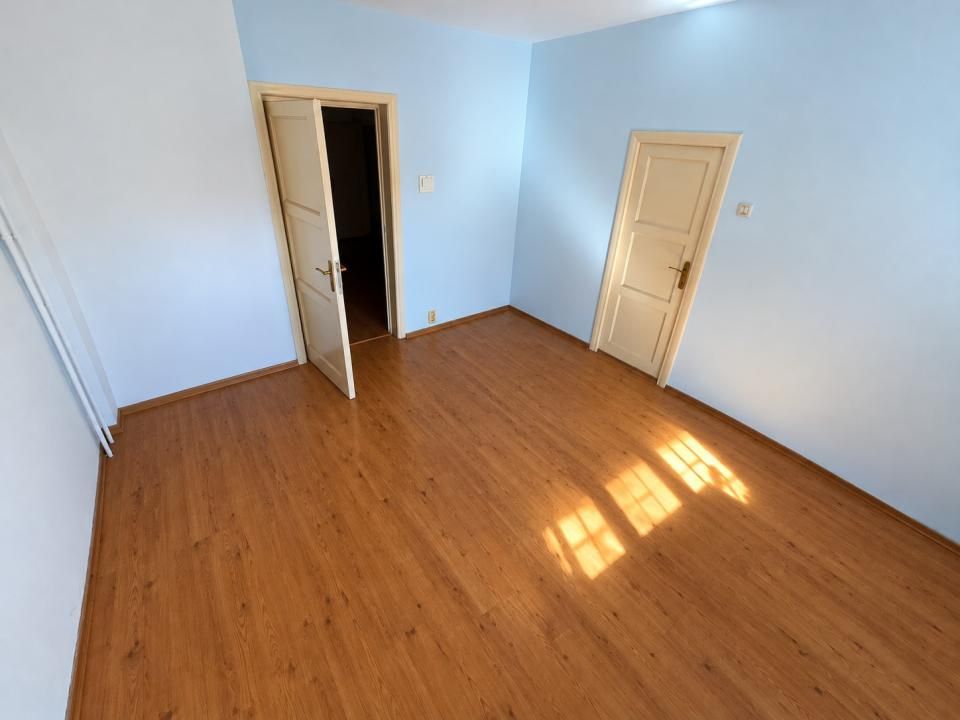 10 Camere de inchiriat | 13 Septembrie | Casa-Spatiu Birou | Parcare – fotografia 1 din 13