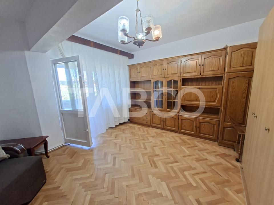 Apartament de inchiriat 2 camere zona Strand etaj 3 bucatarie separata – fotografia 2 din 18