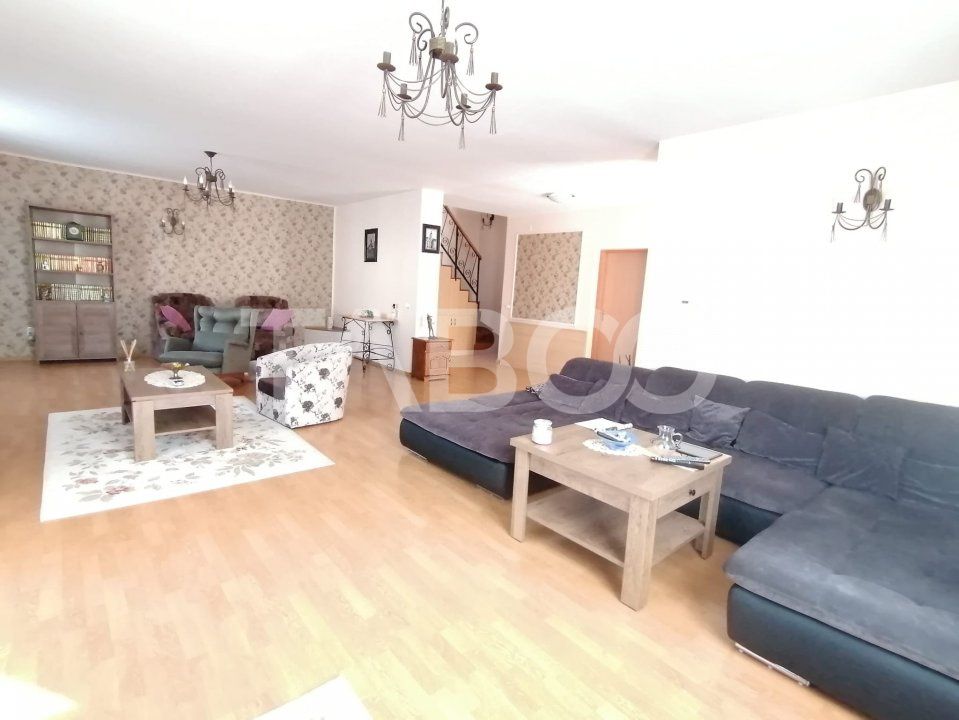 Casa individuala 6 camere de vanzare 250 mpu 361 mp teren zona Lupeni – fotografia 1 din 13