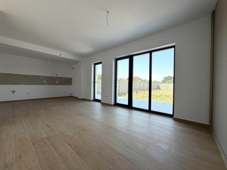 Duplex cu camera tehnica, 102mp utili, 350mp teren-Covaci – fotografia 3 din 21