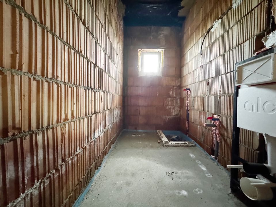 Duplex despartit prin camera tehnica, 121mp utili si 350mp teren - Urseni – fotografia 18 din 29