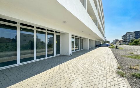 Spatiu comercial in Mamaia Nord, cu doua intrari, la 250m de plaja