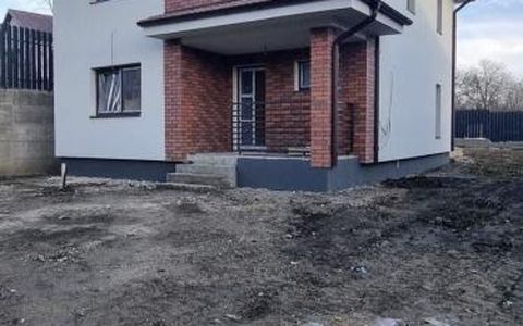 Casă de vânzare în Dezmir locație liniștită, compartimentare practică