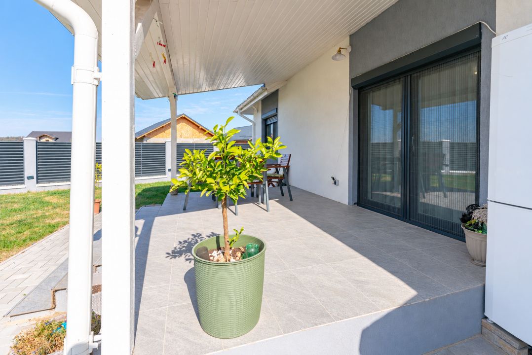 Casa in Harman, cu 4 dormitoare, terasa generoasa si teren de 652 mp – fotografia 29 din 39