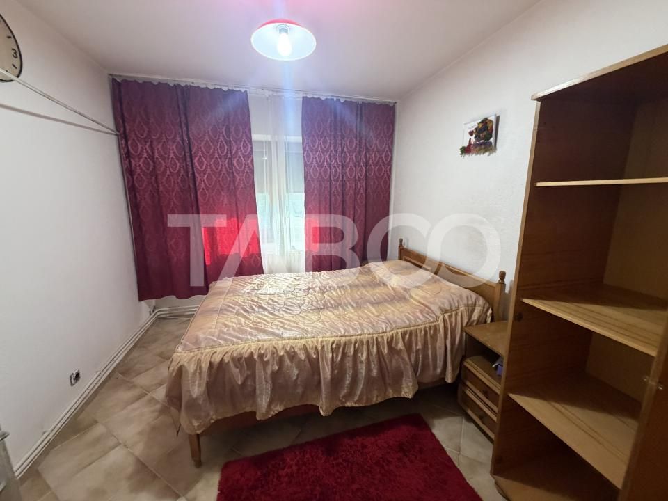 Apartament decomandat 80 mpu 3 camere 2 bai etaj 2 zona 1 Decembrie – fotografia 3 din 11