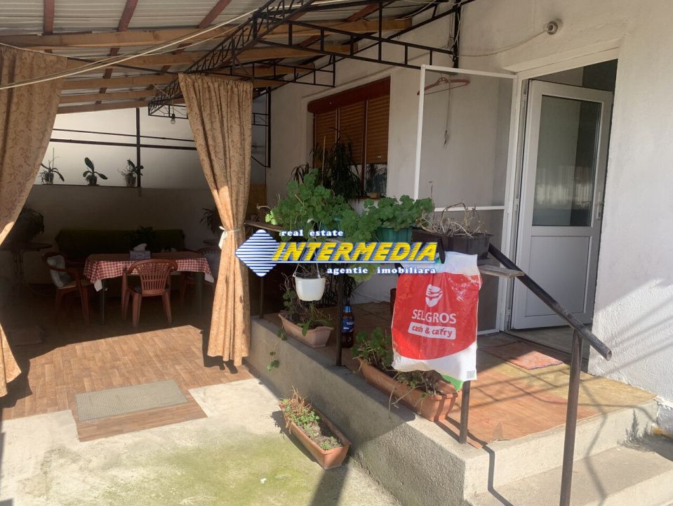 Casa de vanzare 5 camere teren aferent 1410 mp cu toate utilitatile zona Oarda – fotografia 10 din 33