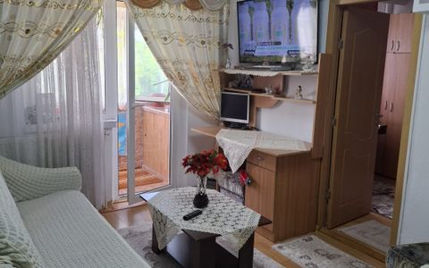 Apartament 2 camere de vânzare în zona Km 4-5 – mobilat, etaj intermediar