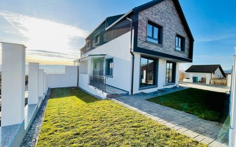Duplex cu arhitectură deosebită și panoramă spre oraș | Dâmbul Rotund