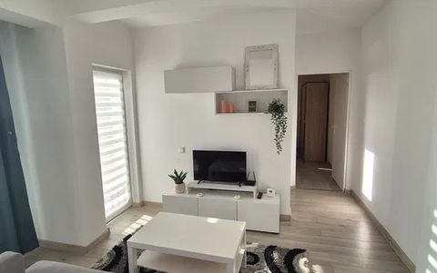 Apartament 2 camere, balcon, parcare, mobilat, zona Stadionului Floresti!
