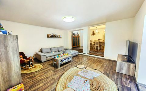 Casa Inedita , 300 mp utili, P+M,  5 bai, 6 dormitoare , 1975 mp teren,  Sacalaz