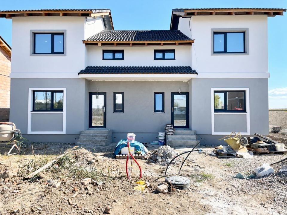 Duplex 80mp utili si 274mp teren la cheie - Mosnita Noua – fotografia 1 din 12