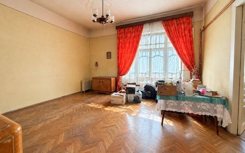 Apartament cu 2 camere de vanzare in Oradea, cladire istorica situat central