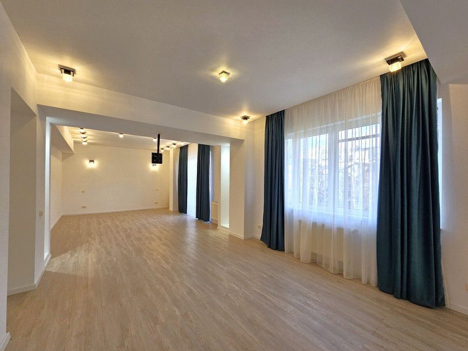 Baneasa Residential Park, 5 bedroom villa with courtyard, parking, garage – fotografia 12 din 34
