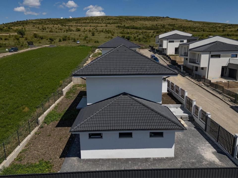 Casa unifamiliala 140mpu cu garaj la intrare in Chinteni – fotografia 4 din 22