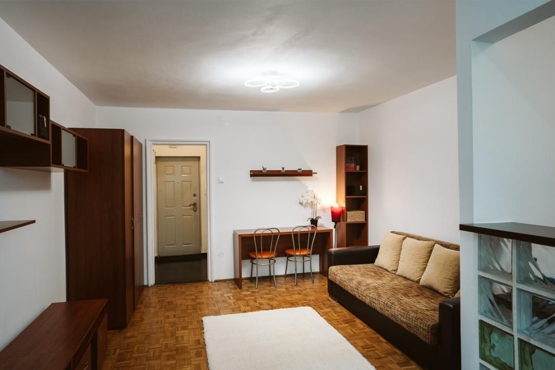 Garsonieră mobilată și utilată, 28 mp, etaj 2, cu loc de parcare – fotografia 2 din 5