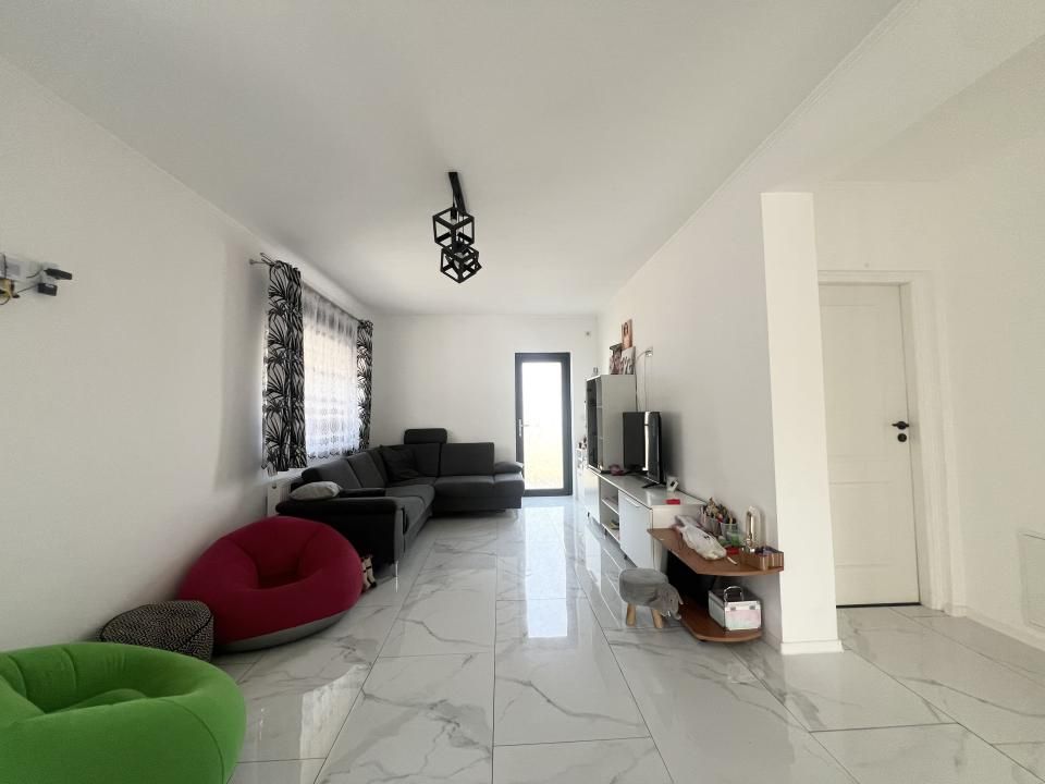 Duplex 3 camere, 72 mp utili, mobilat/utilat - Sanmihaiu Roman – fotografia 2 din 12