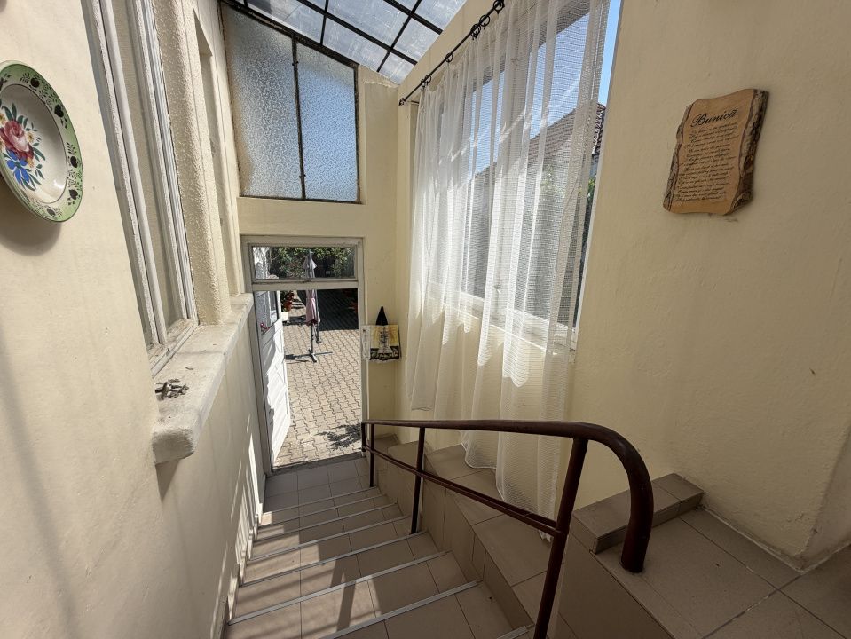 Sebeș Centru – Casă cu suflet 7 Camere 700 mp Teren 2 Garaje Curte Gradină – fotografia 17 din 37