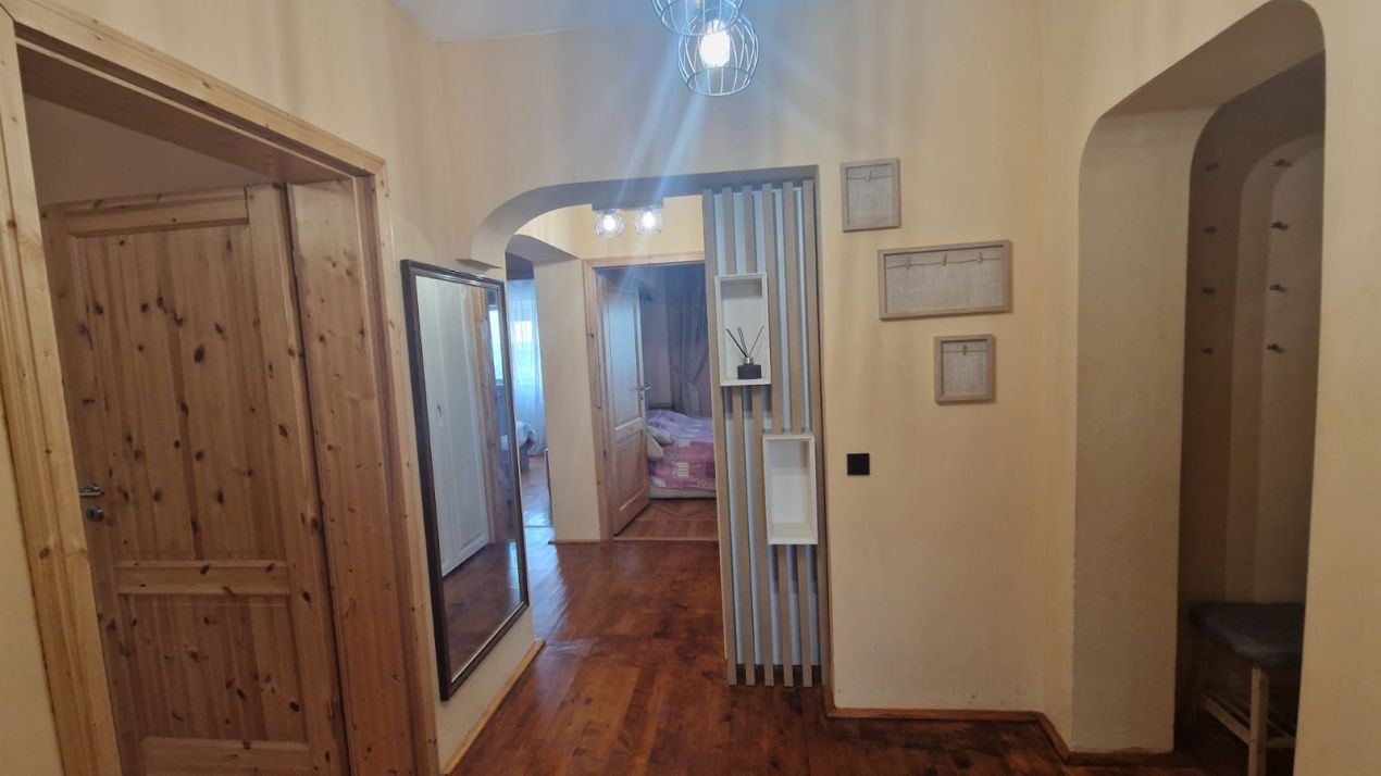Apartament 3 camere, decomandat, 100mp, Calea Severinului zona Hotel Grim – fotografia 13 din 14