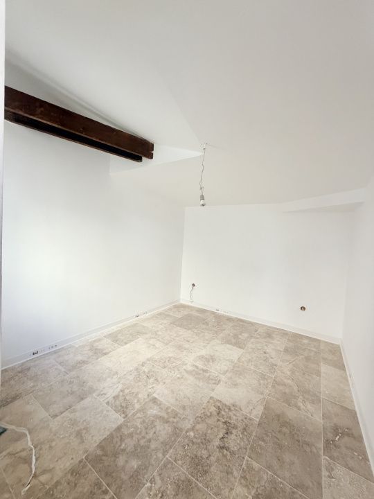 Spatiu pretabul birouri, Salon, Studio in  Mansarda Piata Romana – fotografia 3 din 11