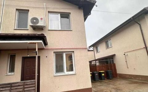 Casa tip duplex 4 Camere Centrala Proprie Parcare