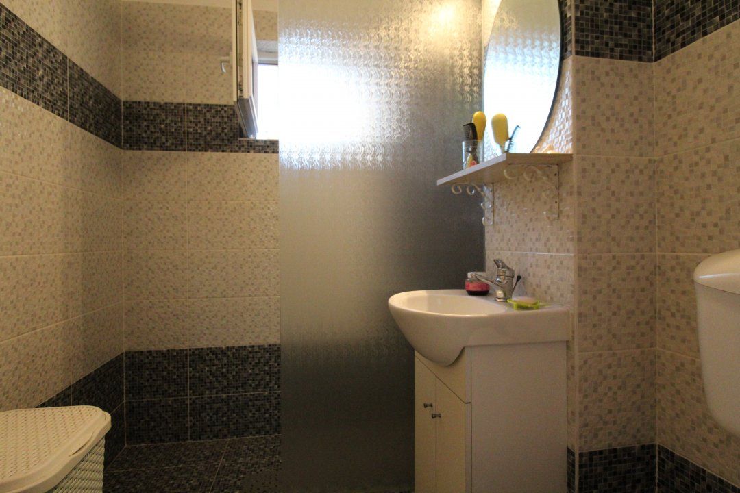 EFORIE NORD- apartament cu 4 camere la etajul 1, cu 2 gr sanitare, 2 balcoane – fotografia 6 din 11