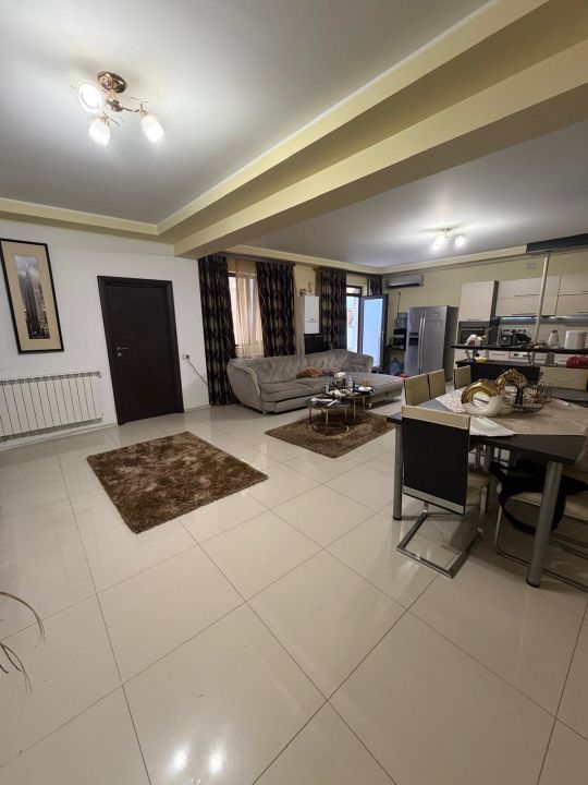 Vila impresionanta P+3, Bulevardul Mamaia, zona Tomis II – fotografia 3 din 12