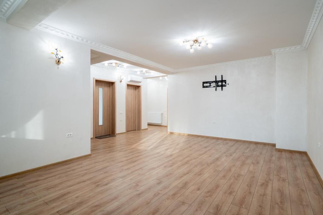 Casă premium de vânzare în Adunații Copăceni – 326 mp utili, 492 mp teren, garaj – fotografia 13 din 28