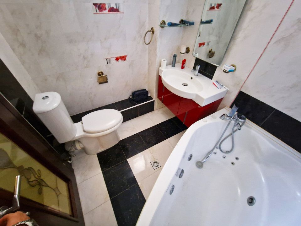 De închiriat Apartament de 3 Camere, Vedere la Mare, în Centru, 180mp utili. – fotografia 10 din 14