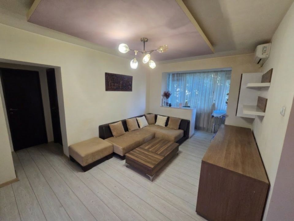 Apartament 3 camere de vânzare în zona Dacia – etaj intermediar – fotografia 2 din 8